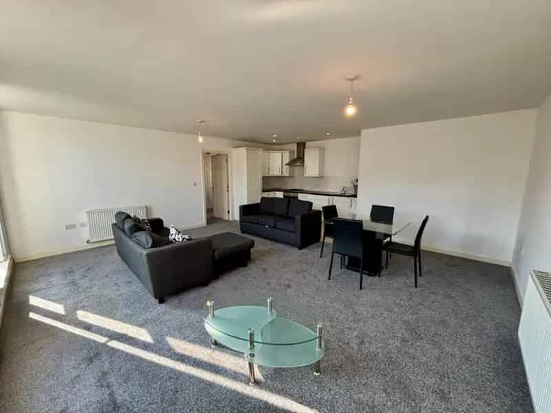 2 Bedroom 2 Bathroom Furnished Apartment with Parking