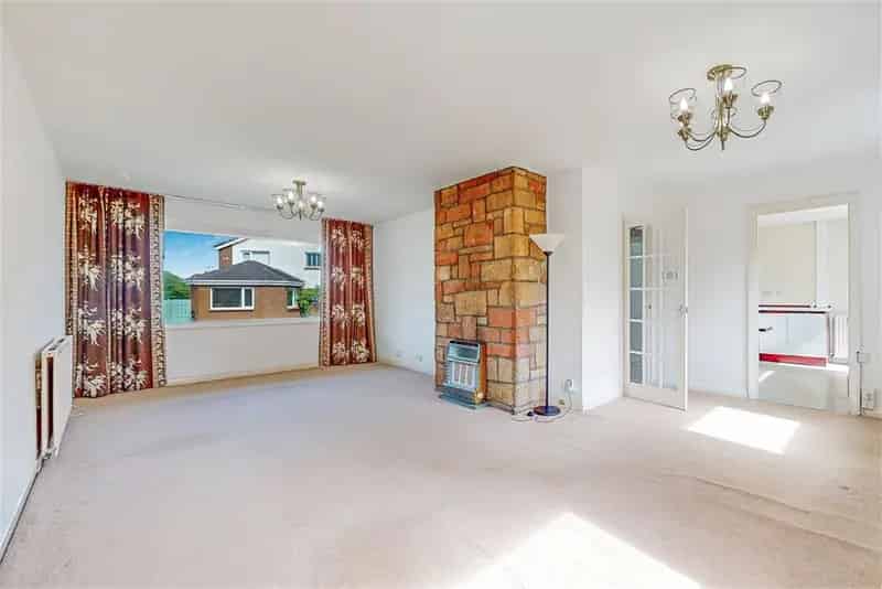 3 Bed Semi Detached House Balmuildy Estate