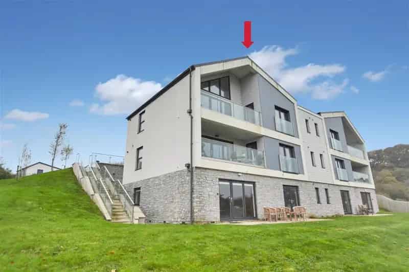 2 Bedroom Penthouse Apartment for Sale in Falmouth