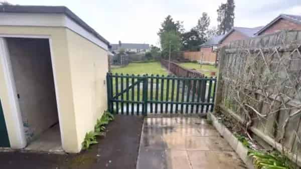 3 Bed House with Garden - 2 Double Bedrooms