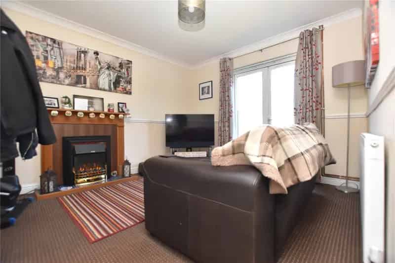 One Bedroom House Bird Estate Morley Great Garden Parking