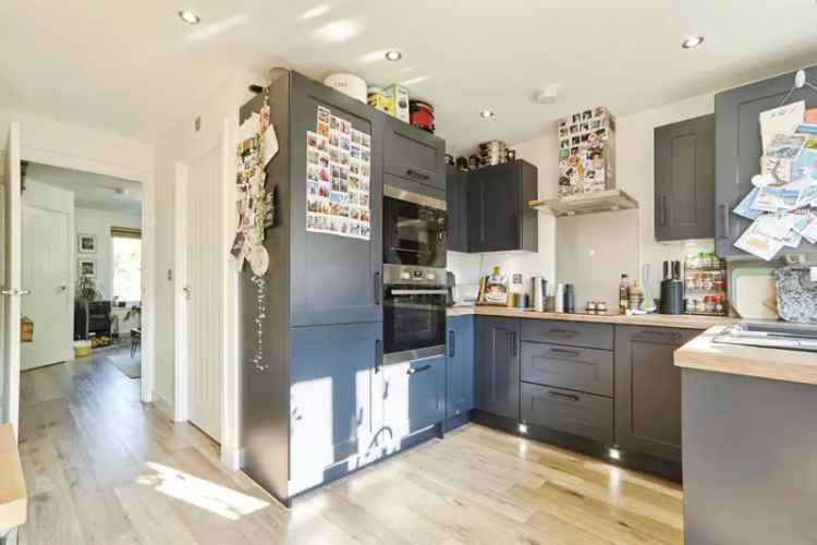 3 Bed 3 Bath Modern Mid-Terraced House
