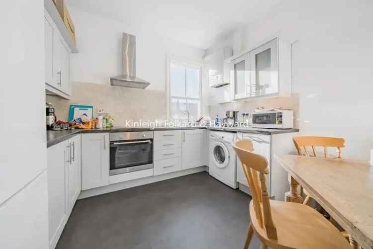 Spacious 3-Bedroom Period Flat Near Tooting Broadway Tube