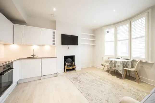 Flat to rent in New Cavendish Street, Marylebone, London W1G