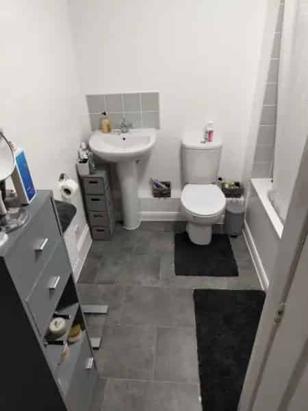 2 Bedroom Ground Floor Flat with Garden and Parking
