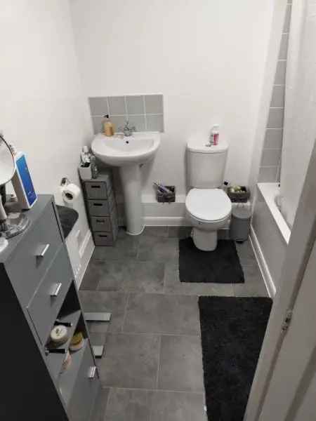 Flat For Rent in Rushmoor, England