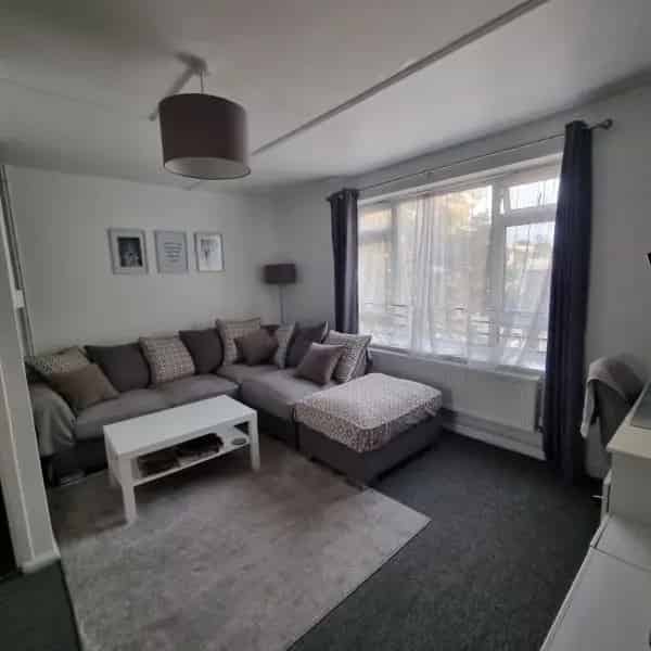 2 Double Bedroom Maisonette Islington - Secure Tenancy & Balcony
