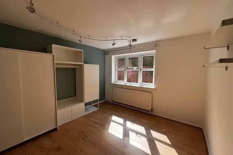 Ground Floor Flat with Parking and Patio Garden