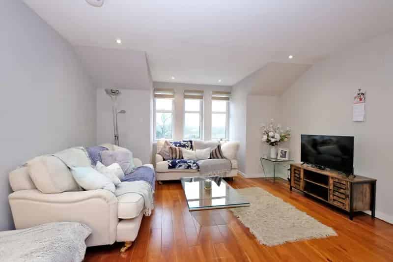 3 Bed Top Floor Apartment Polmuir Gardens Aberdeen