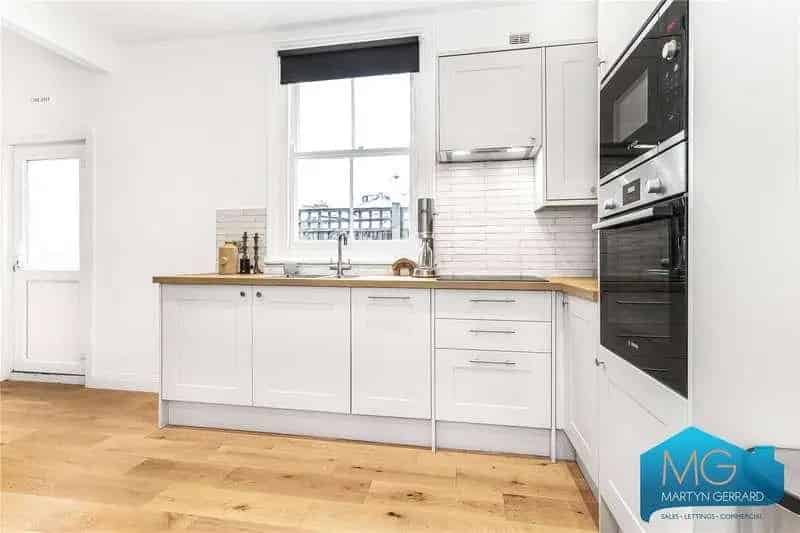 2 Bed Flat for Sale East Finchley Chain Free