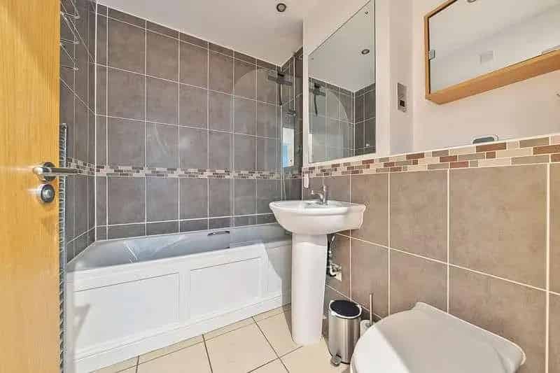 1 Bed Flat for Sale - Modern Apartment in Sought-After Location