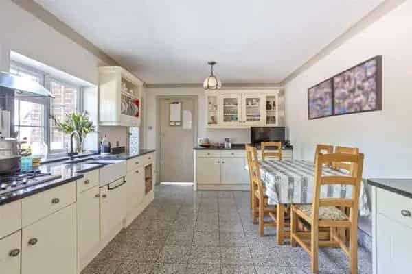7 Bedroom Family Home Windsor 4385 sq ft