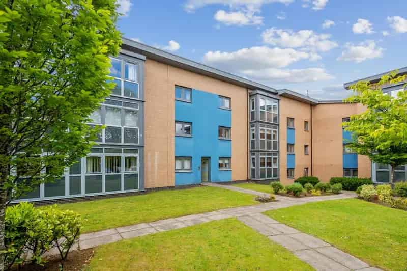 2 Bedroom Furnished Flat to Rent - Western Gate Development