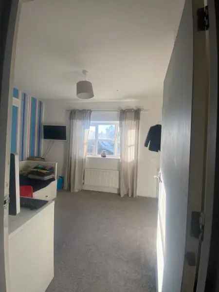 House For Rent in Borough of Swale, England