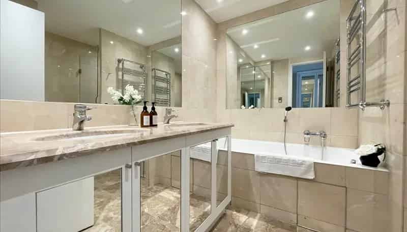 2 Bedroom Flat House to Rent