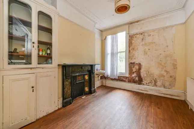 Terraced house for sale in Montholme Road, Between The Commons, London SW11