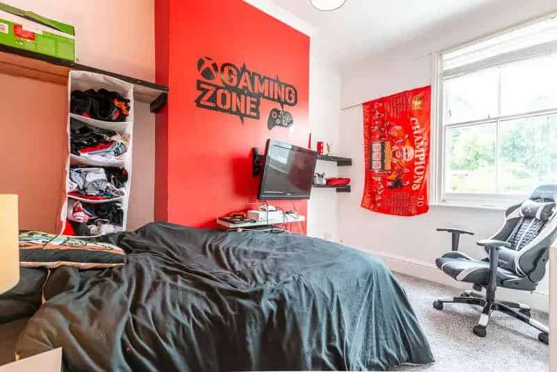 2 Bed Flat for Sale in Stroud - Unique Upside-Down Layout