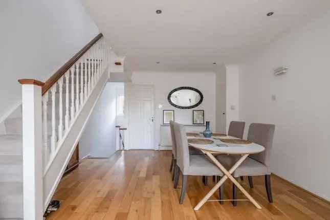 Terraced House to Rent Westleigh Avenue London SW15