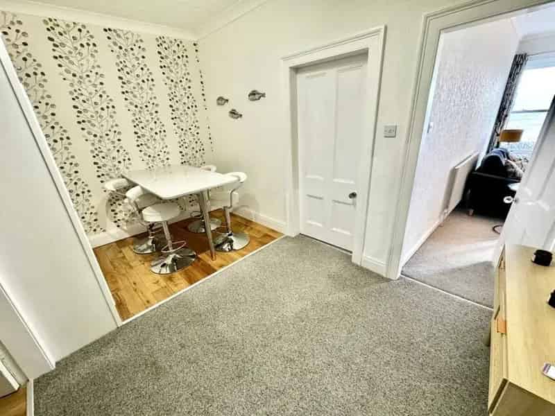 2 Bedroom Flat for Sale Scarborough Sea Views No Onward Chain