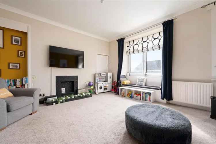 2 Bed Flat First Floor 1 Reception Room
