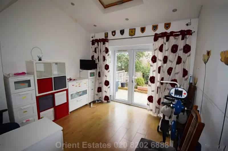 5 Bedroom Semi Detached House Hendon Central