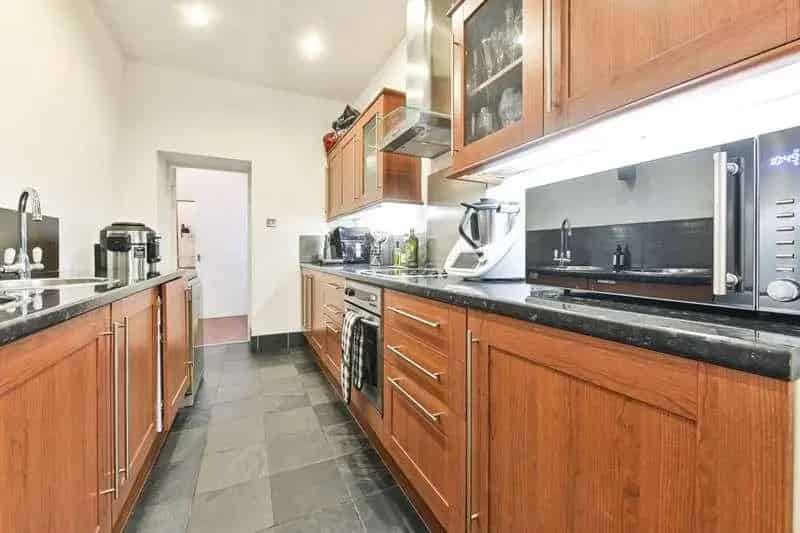 2 bed flat for sale