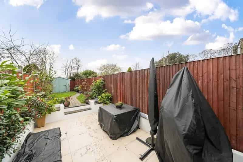 Victorian Cottage Modernized High Standard Two Bedrooms West Facing Garden