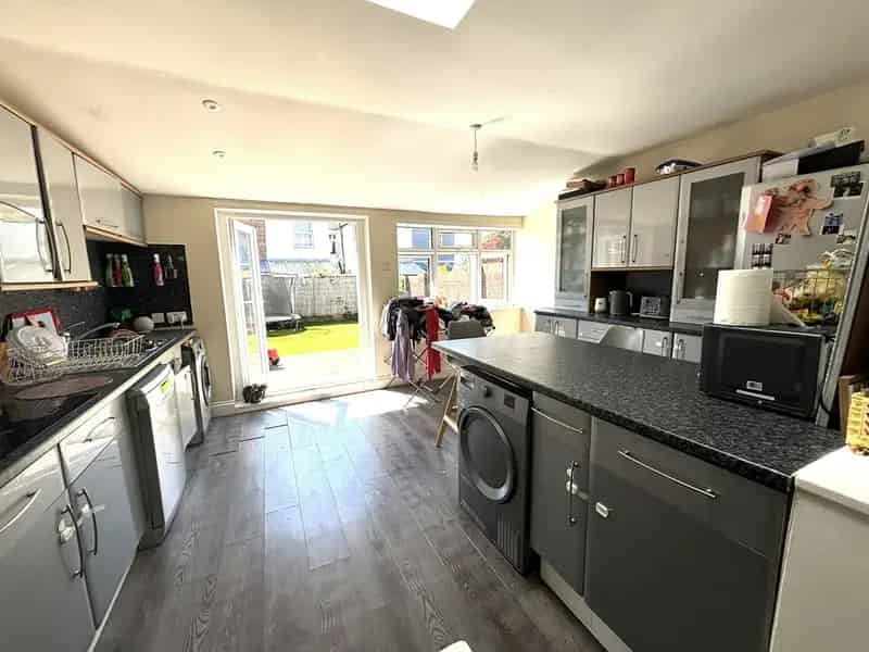 Family Home with 4-5 Bedrooms Near Milton Park