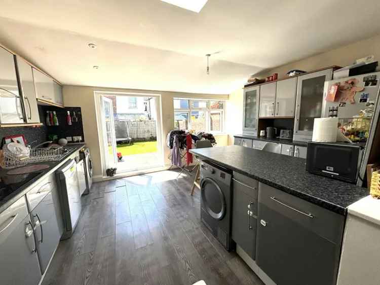 Family Home with 4-5 Bedrooms Near Milton Park