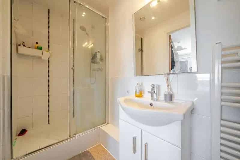 2 Bed Flat for Sale near Basingstoke Train Station