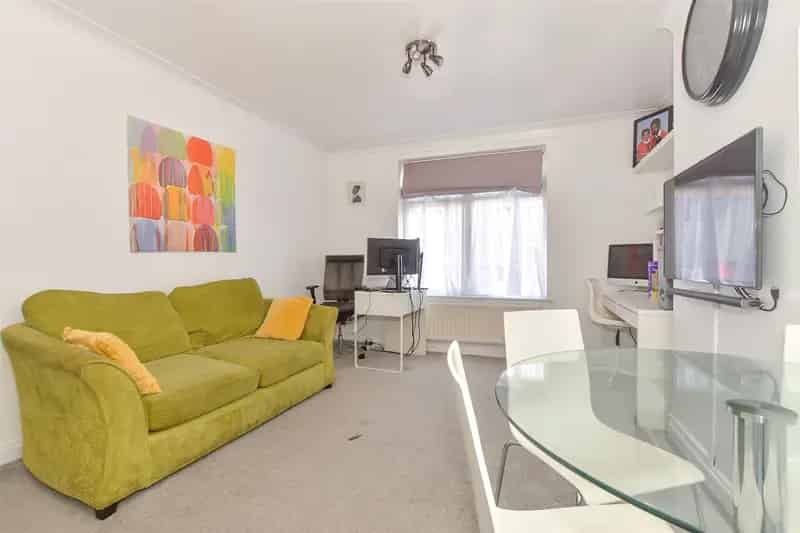1 Bedroom Flat for Sale Near Romford and Ilford