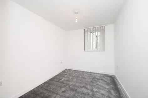 2 Bedroom Apartment Aberdeen 64m² Secure Parking Modern Kitchen