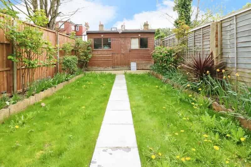 5 Bedroom Mid Terrace House for Sale London E10