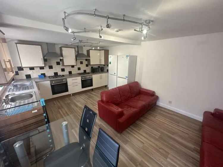 6 Bedroom Flat to Rent