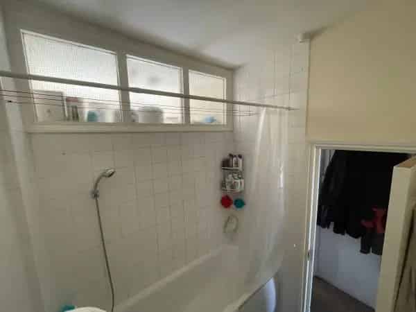 1 Bedroom Flat near Westbourne Grove - High Ceilings & Great Storage