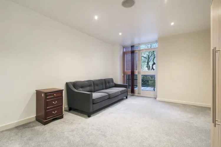 Apartment For Sale in Nottingham, England