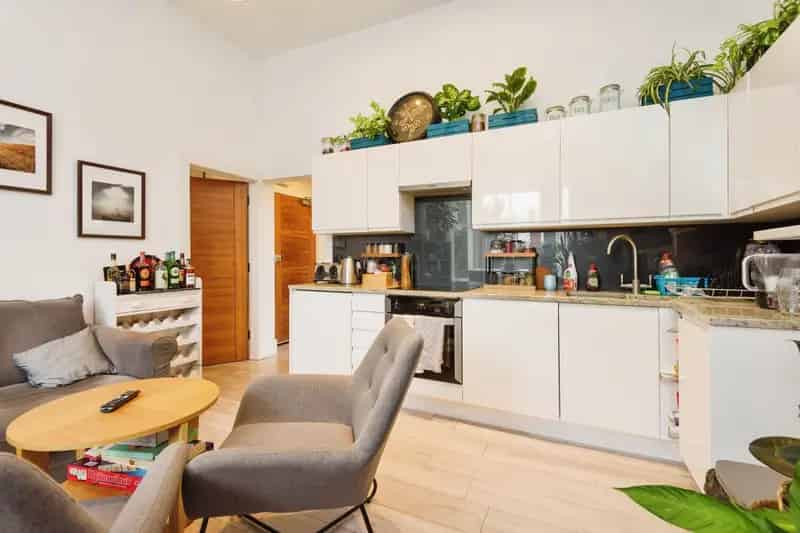Charming 2-Bedroom Period Apartment with Modern Amenities