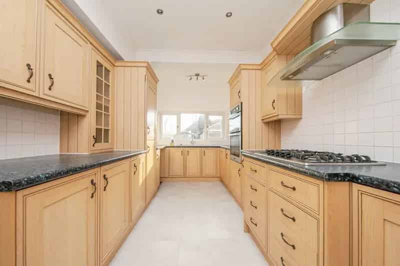4 Bedroom Family Home with Garden