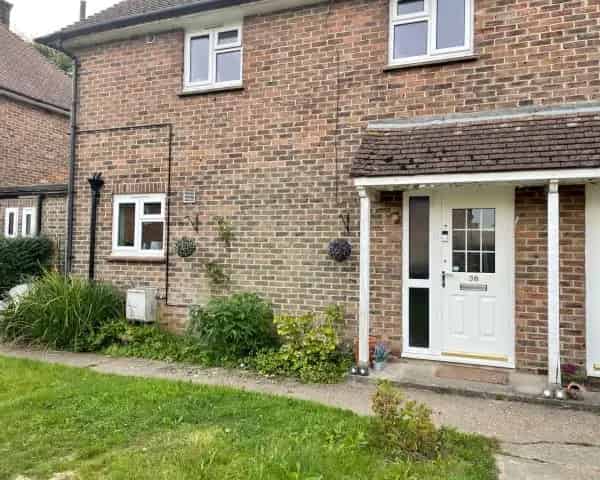 Family Home Near Schools Hospital Large Garden Driveway