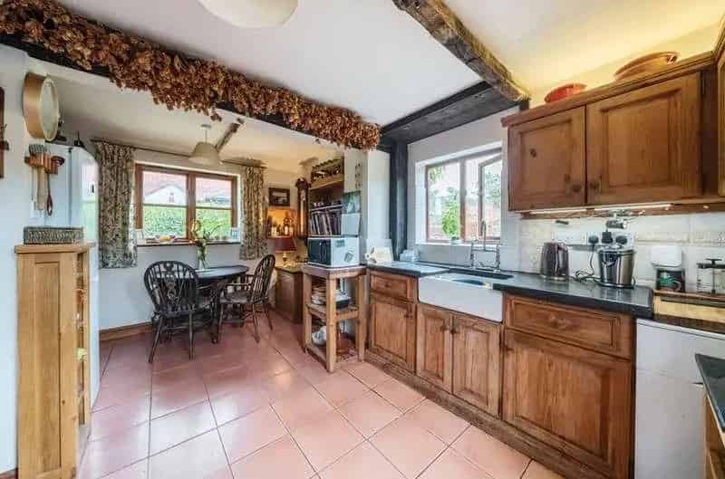 2 bed house for sale