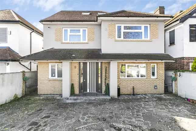 6 Bedroom Detached House for Sale Chase Side London