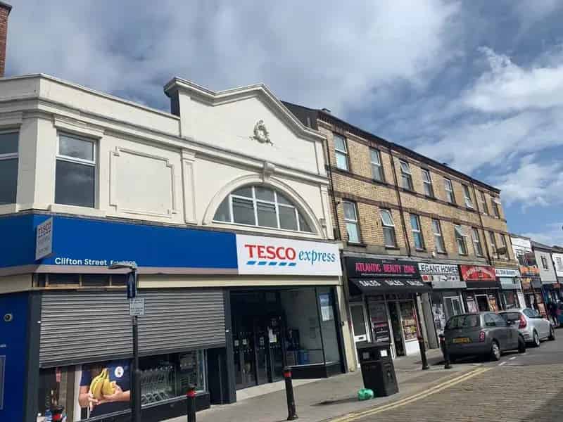 1 Bedroom Flat for Sale in Cardiff Auction