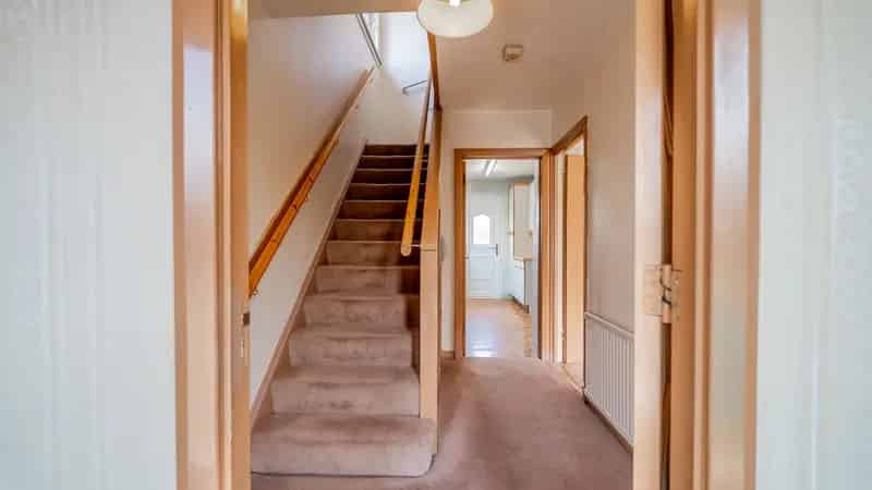 Detached Villa Near Shops and Amenities in Bishopbriggs