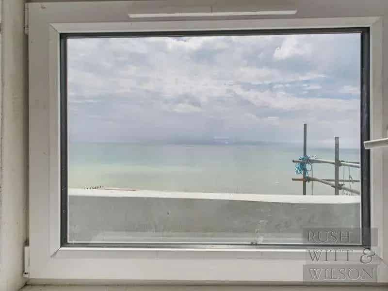 2 Bed Seafront Duplex Apartment Stunning Views New Lease