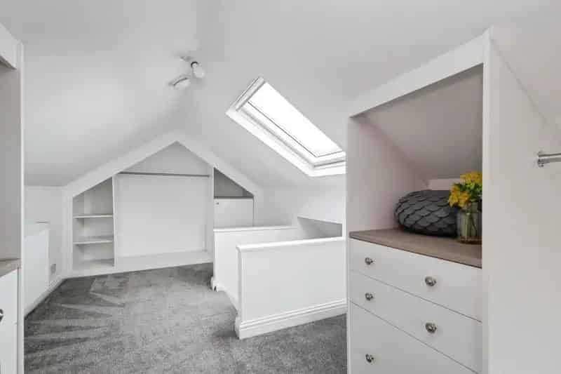 4 Bedroom Detached House To Let - Refurbished