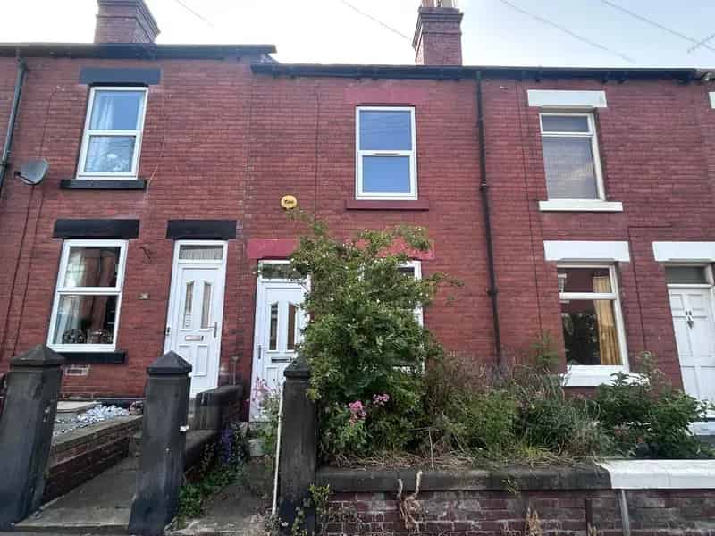 3 Bed Terraced House with Walk-in Wardrobe