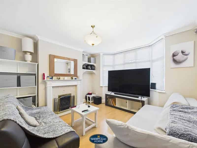 3 Bedroom Terraced House to Rent Armstrong Avenue