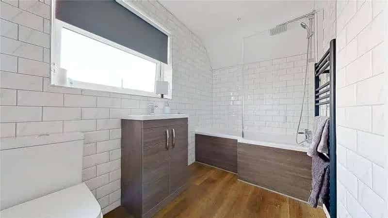 3 Bed Semi-Detached House Near Beach