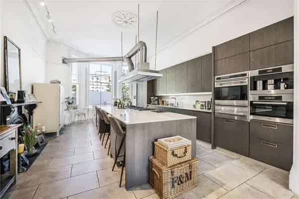 Seven Bedroom Home in Warrior Square Gardens