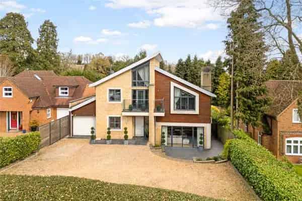 Exceptional 4-Bed Detached Home Near Woburn Estate